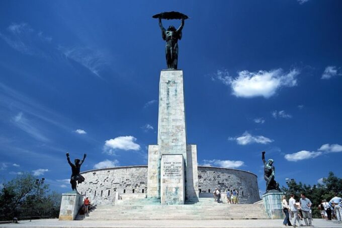 Budapest: 3-Hour Grand City Tour and Castle Walk - Tips for Your Tour