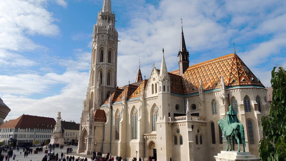 Budapest: City Highlights Walking Tour - Detailed Itinerary Breakdown