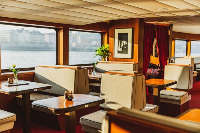 Budapest: Premium Daytime Cruise With Tokaj Frizzante - Participant Information