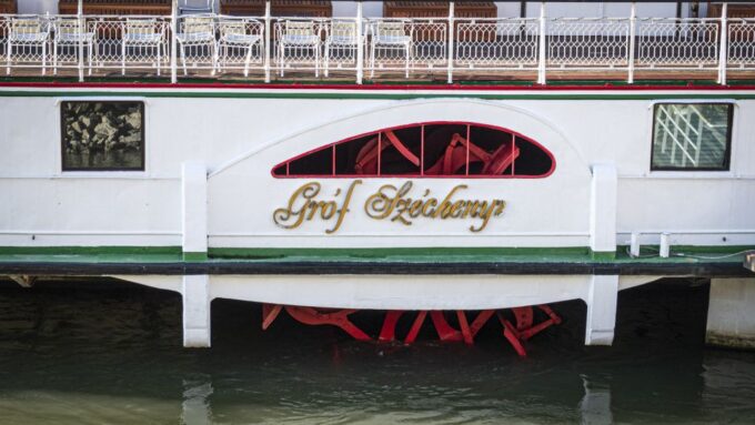 Budapest: Summer Brunch & Cruise With Prosecco or Cake - Tips for an Enjoyable Cruise