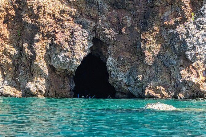 BVI Daytrip on Private Powerboat With Snorkeling - Enjoying Lunch and Refreshments