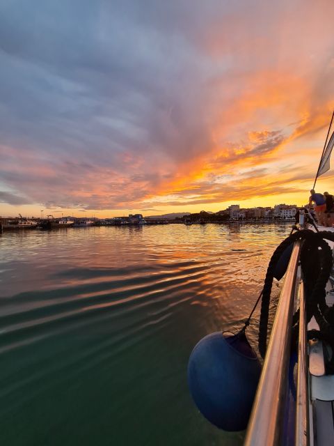 Cambrils: Costa Dorada Sunset Catamaran Cruise With Drinks - Meeting Point and What to Bring