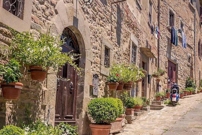 Cortona Private Walking Tour - Architecture and Insights