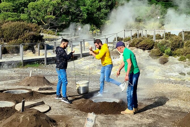 Couples PRIVATE Hybrid 4X4 Tour - Furnas (Inc Hot Springs and 3 Course Lunch) - Gorreana Tea Plantation