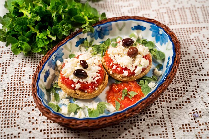 Cretan Cooking Class and Dinner: Evening in a Rethymno Home - Hospitality and Authenticity