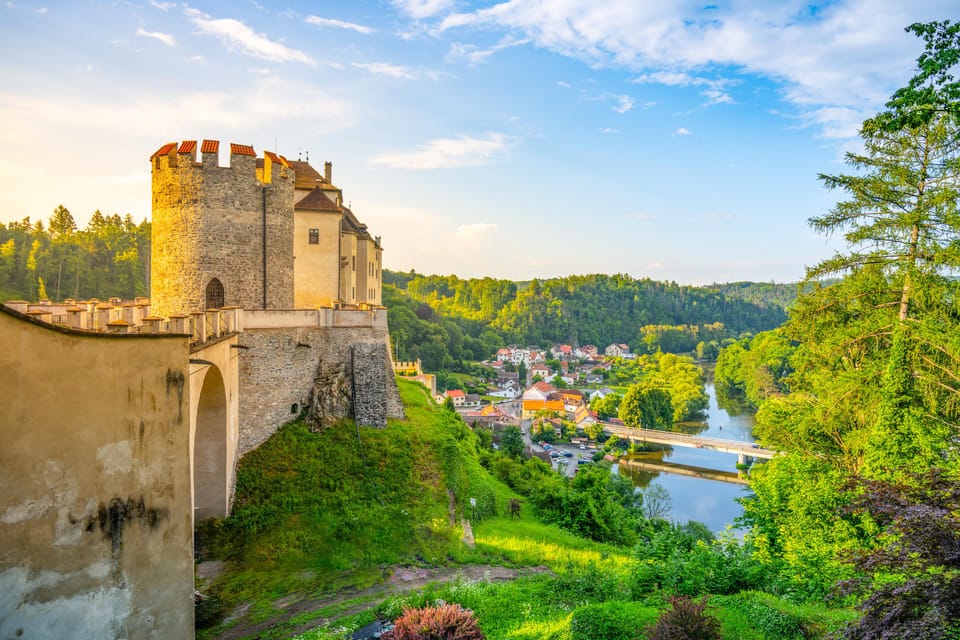 Day Trip: Prague to Kutna Hora & Cesky Sternberk, and More - Visiting Cesky Sternberk Castle