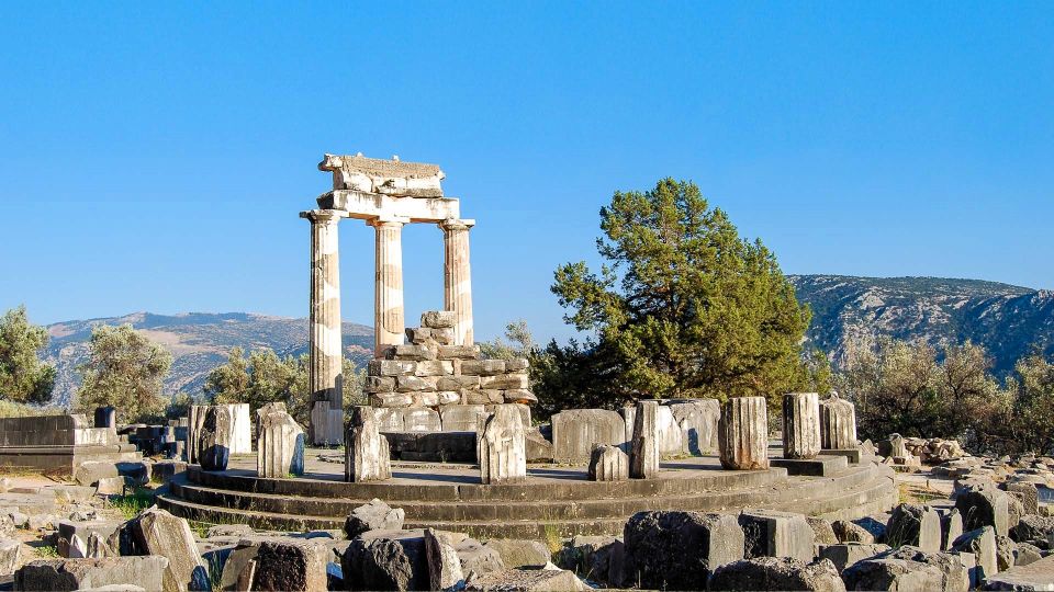 Delphi: Audiovisual Self-Guided Tour With 3D Models - Technological Aspects