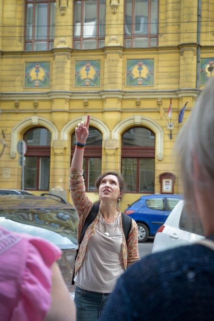 Dutch-Language Walking Tour With Gastronomy in the Old Town - Meeting Point Details