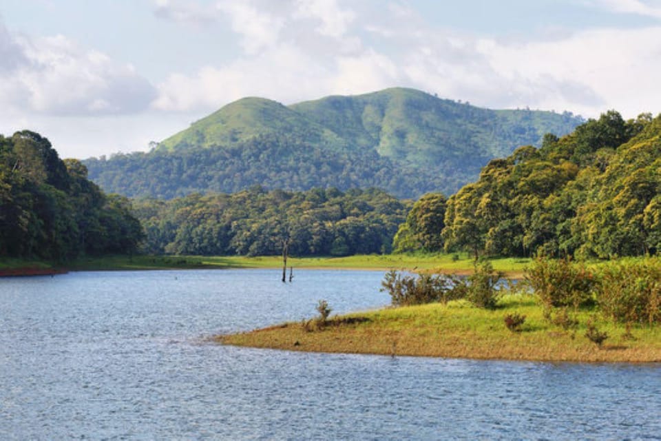 Exclusive, Backwater of Kerala Tour (05 Nights / 06 Days) - Exploring Munnar