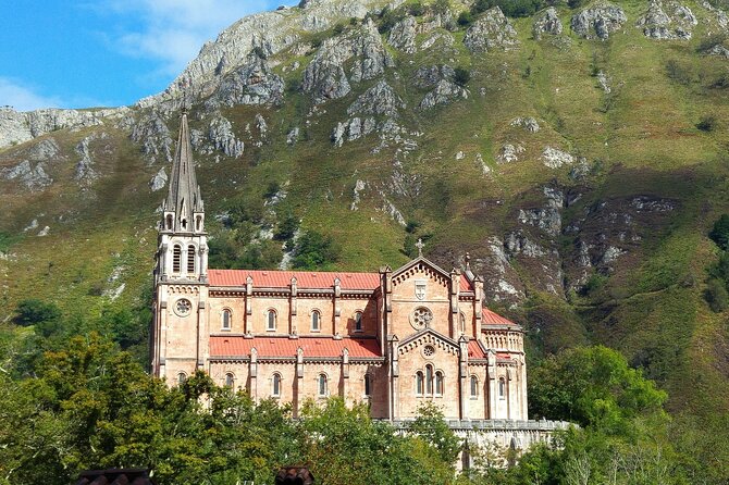 Excursion to Lakes of Covadonga and Cangas De Onís From Oviedo - Lunch in Cangas De Onís