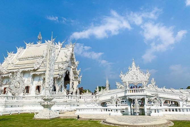 From Chiang Mai: White and Blue Temple & Golden Triangle Day Trip - Accessibility Options