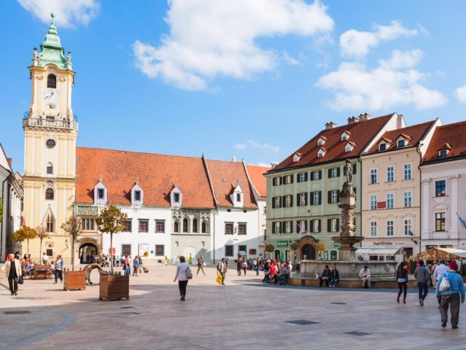 From Vienna: Bratislava & Budapest Small Group Guided Tour - Must-See Sights in Budapest