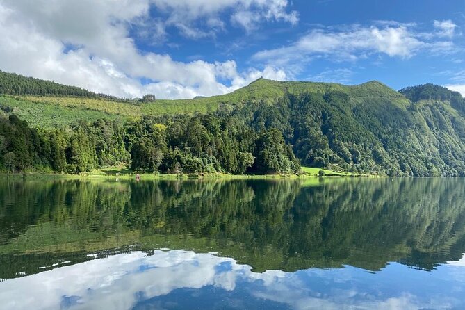 Full-Day Jeep Tour: Sete Cidades and Lagoa Do Fogo - Exploring Sete Cidades Crater