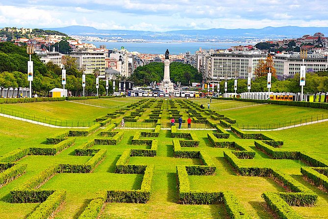 Full Day Small Group Tour in Lisbon: The Most Complete City Tour - Exceptional Tour Guide Expertise