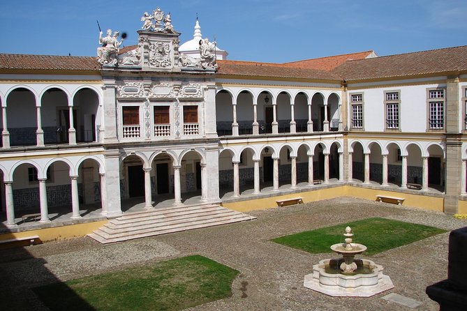 Giraldo Square and City Center Walking Tour of Évora - Exploring Giraldo Square