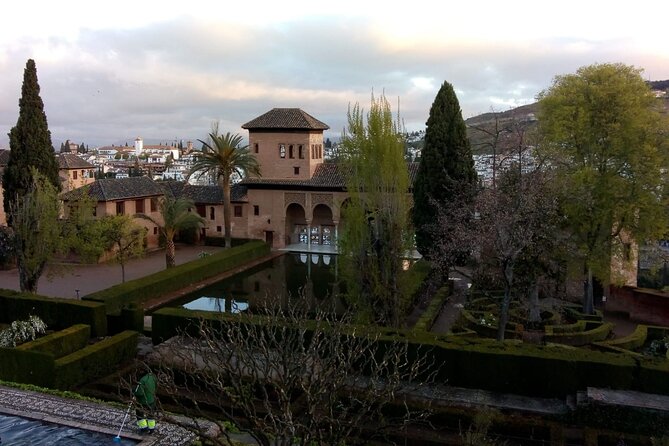 Granada, Visit Alhambra With Nasrid Palaces, Gardens and Alcazaba - Stunning Beauty and Surroundings