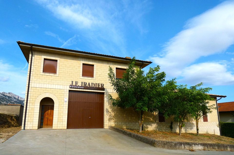 Guided Tour of Bodegas J.F. Iradier, Rioja Alavesa - Tour Language Availability