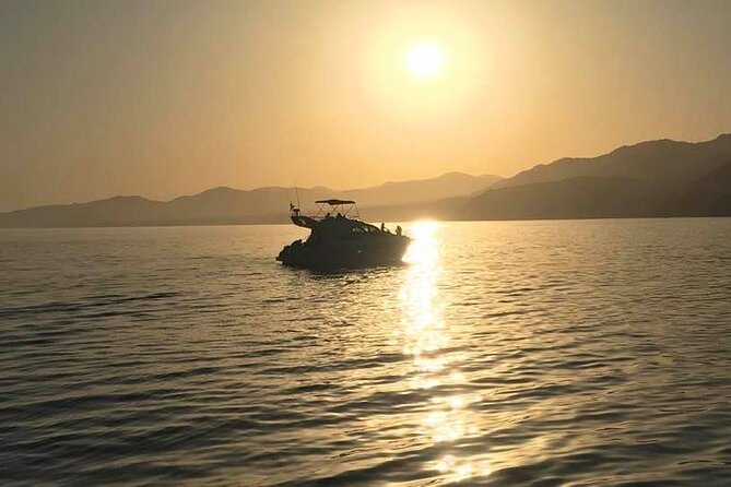 Half-Day Luxury Motor Yacht Cruise in Granada - Onboard Activities and Experiences