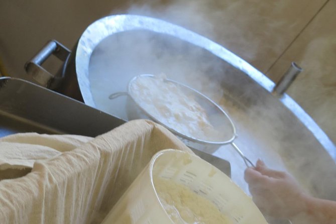 Halloumi Heaven: Cheese-Making Class & Troodos Mountain Villages 8h - Exploring Lefkara Village