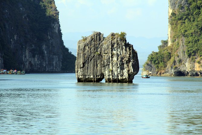 Halong Bay Cruise Day Trip: Titop Island, Surprise Cave, Swimming, Kayaking - Accessibility and Crowds