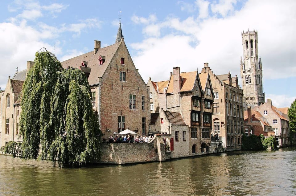 Historical Walk in Bruges With Local Guide. Praline Included - Restrictions and Recommendations