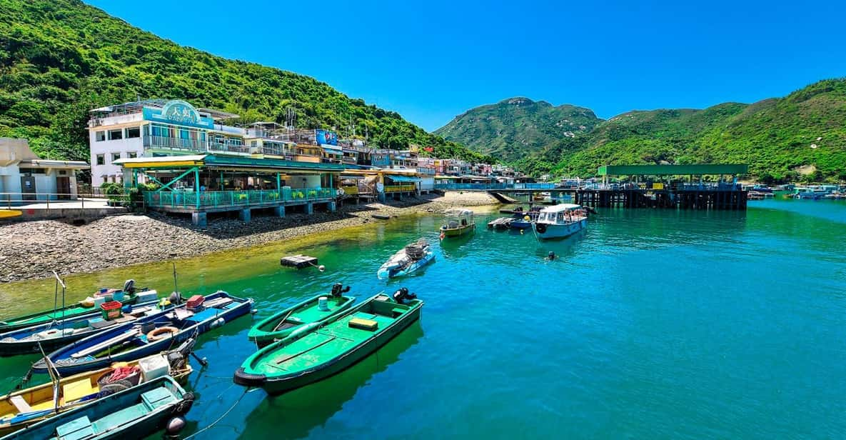 Hong Kong: Lamma Island Walking Tour With Lunch - Lamma Island Exploration