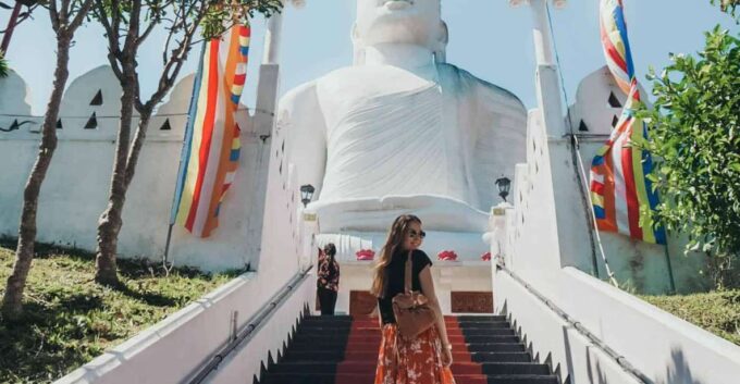 Kandy: Private Guided City Tours by Tuk Tuk Sightseeing Tour - Temple of the Tooth