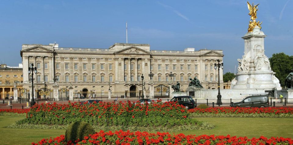 London: The Crown British Royalty Walking Tour - What to Bring