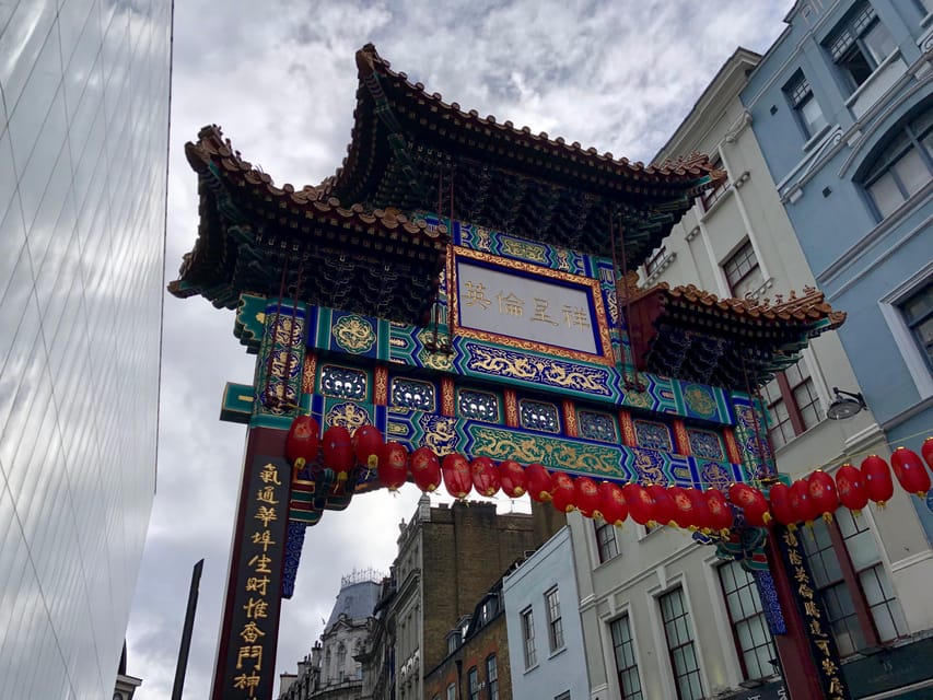 London: Theatreland to St Pauls Private Guided Walking Tour - Exploring Piccadilly Circus