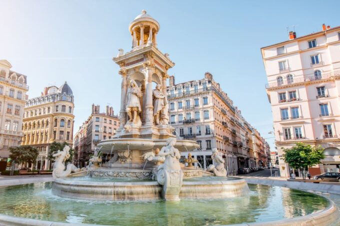 Lyon: First Discovery Walk and Reading Walking Tour - Exploring the Reading Walking Tour