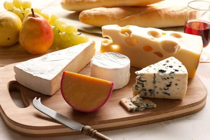 Montmartre Cheese and Wine Tasting Walking Tour - Accessibility and Safety