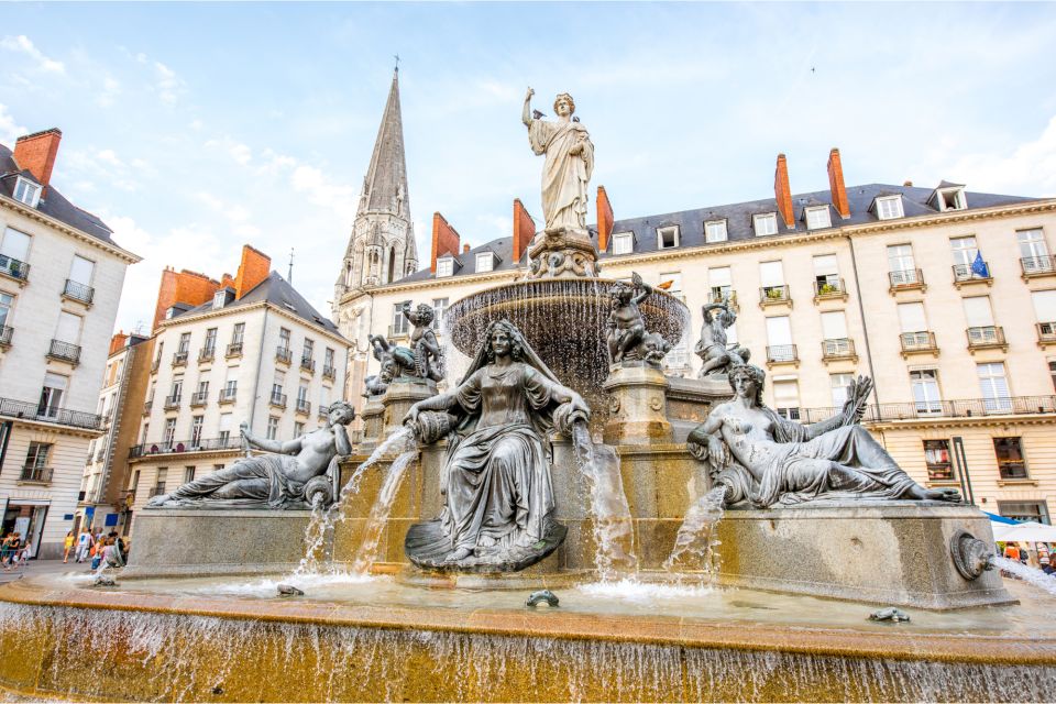 Nantes: First Discovery Walk and Reading Walking Tour - Exploring Nantes Iconic Landmarks