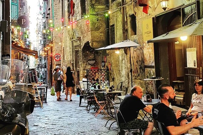 Napoli Pub Crawl in the Old Town - Interactive Activities and Games