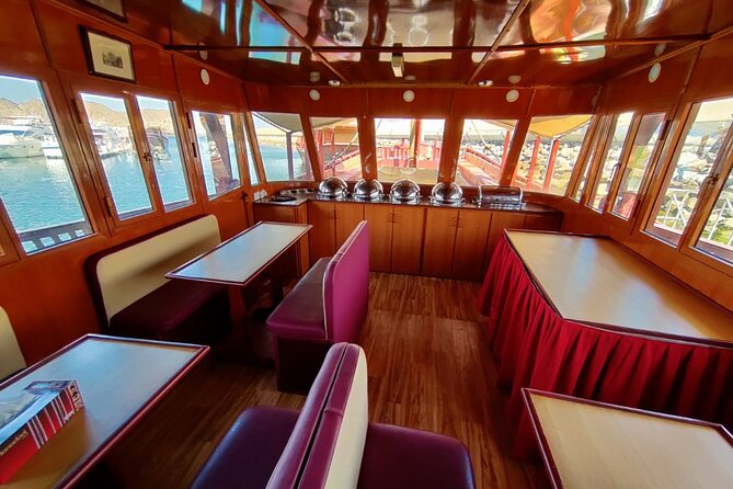 Omani Traditional Dhow Cruise: Sunset and Muscat Coastal View - Passenger Experiences and Feedback