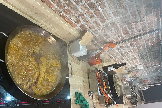 Paella Cooking Class (with Basque Sangria) in Bilbao - Chef and Atmosphere