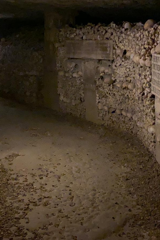 Paris: Small-Group Catacombs Tour With Skip-The-Line Entry - Exploring the Catacombs