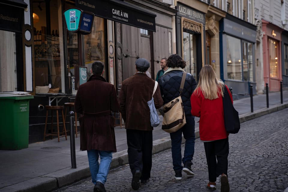 Paris : Wine and Whimsy, the Wine Tour of Montmartre - Knowledgeable Local Guides