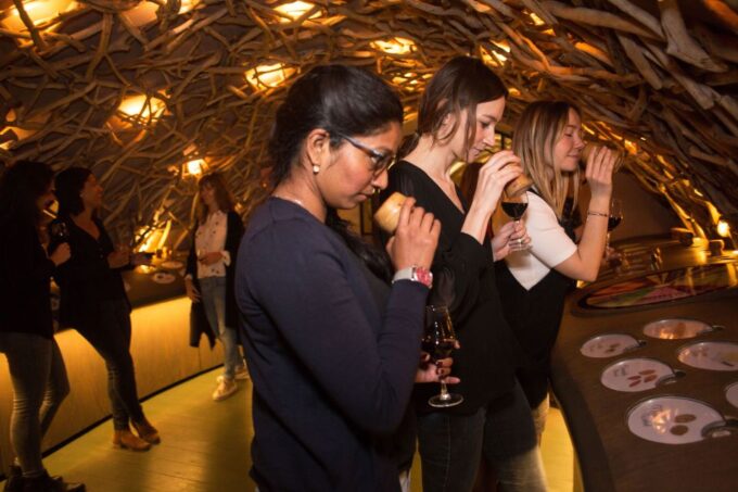 Paris: Wine Museum Guided Tour With Wine Tasting - Customer Feedback and Ratings