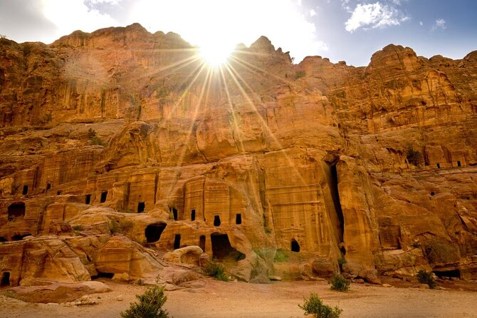 Petra 1-Day Tour From Tel Aviv With FREE Authentic Lunch - Crossing the Jordan Border