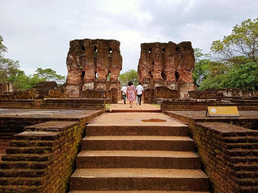 Polonnaruwa: All-Inclusive Day Tour From Colombo - Languages and Accessibility