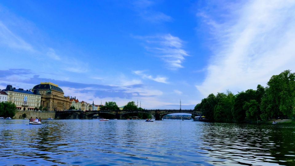 Prague: 2-Hour Lunch Cruise on the Vltava River - Cruise Duration and Timing