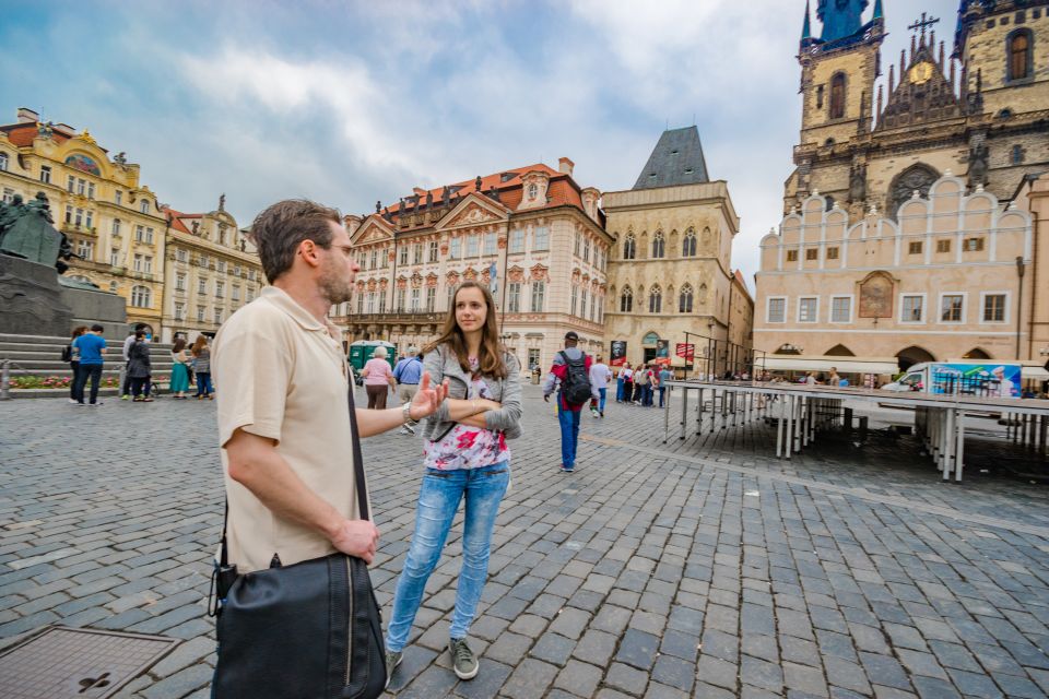 Prague: 3-Hour Walking Tour of Old Town & Prague Castle - Meeting Point and Language Options