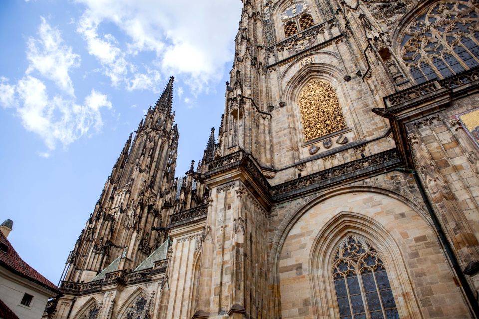 Prague: Full-Day Sightseeing Tour With Cruise and Lunch - Exploring New and Old Towns