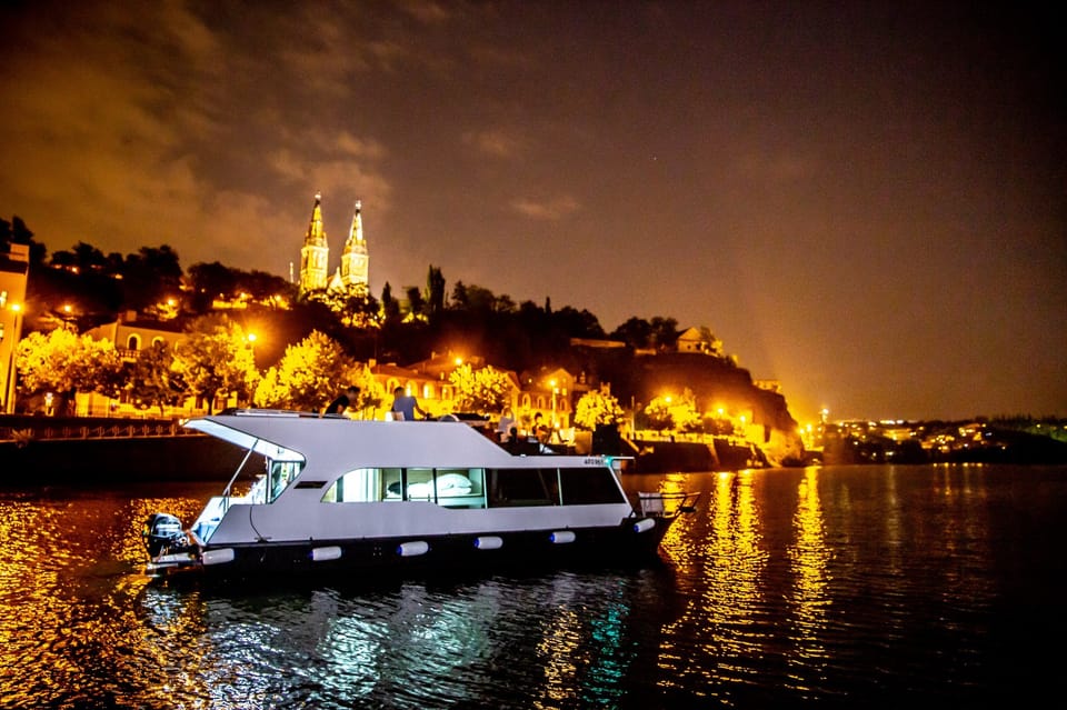 Prague: Private River Cruise With Unlimited Beer or Prosecco - Meeting Point and Logistics