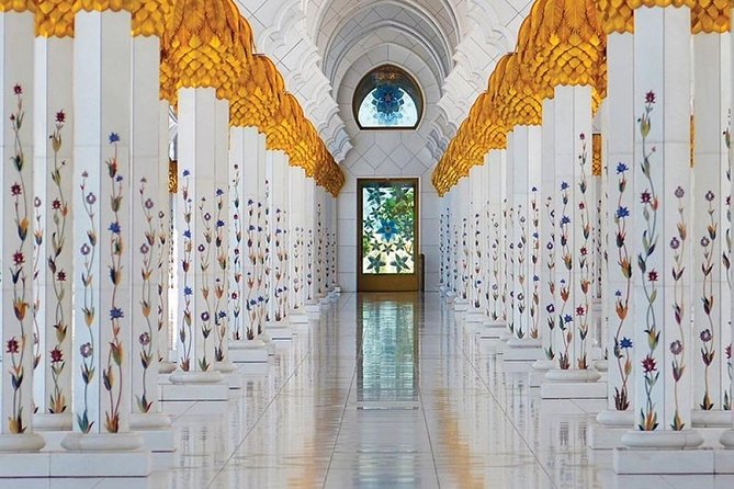 Private Abu Dhabi City Tour With Louvre Museum & Lunch - Important Considerations