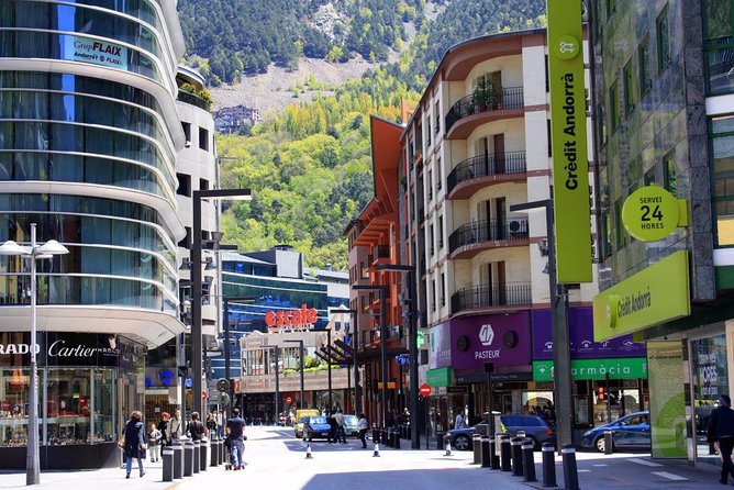 Private Andorra Tour : Sightseeing & Shopping Local Lunch - Authentic Andorran Lunch Experience