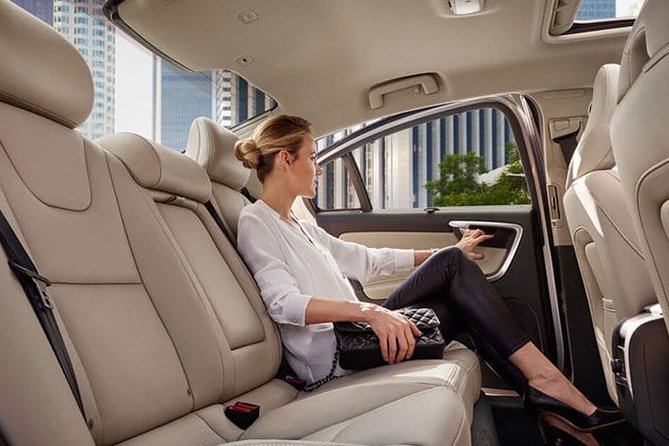 Private Arrival Transfer - YYZ Airport to Toronto Downton Hotel & Accommodations - Reservation and Booking