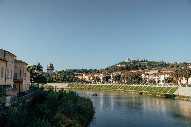Private City Kickstart Tour: Verona - Capturing Memorable Moments With Photos