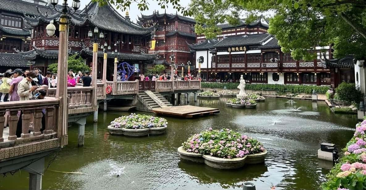 Private Lyaover: Cruising Shanghai in A Tesla - Tranquil Gardens and Culinary Delights: Yu Garden