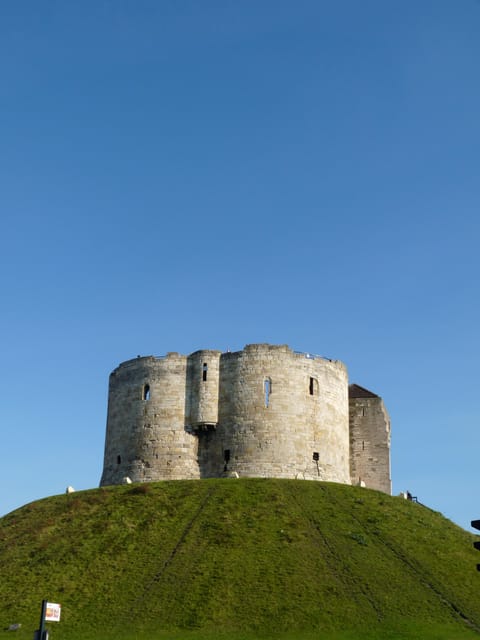 Private Walking Tour of York - Meeting the Knowledgeable Guide